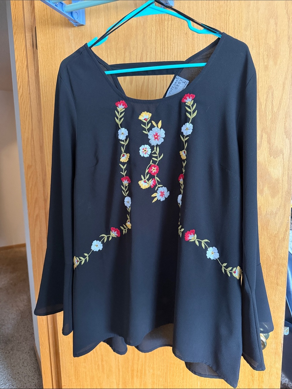 Ruff Hewn Black Floral Embroidered Women's Blouse - Classic Scoop Neck